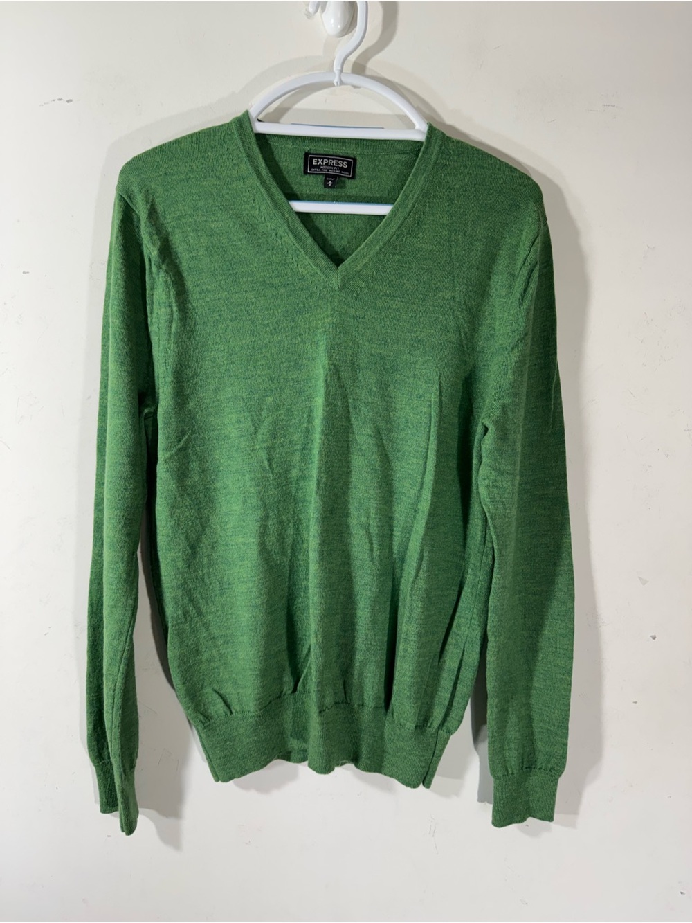Express Men’s green extra fine merino wool sweater Sz Medium Modern Fit 2010s